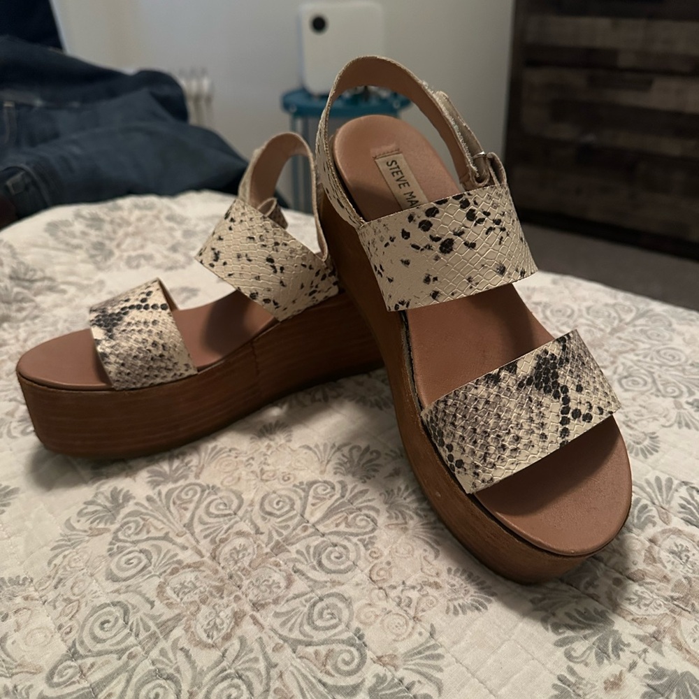 Steve Madden Cream and Black Platform Shoes with Slingback Strap